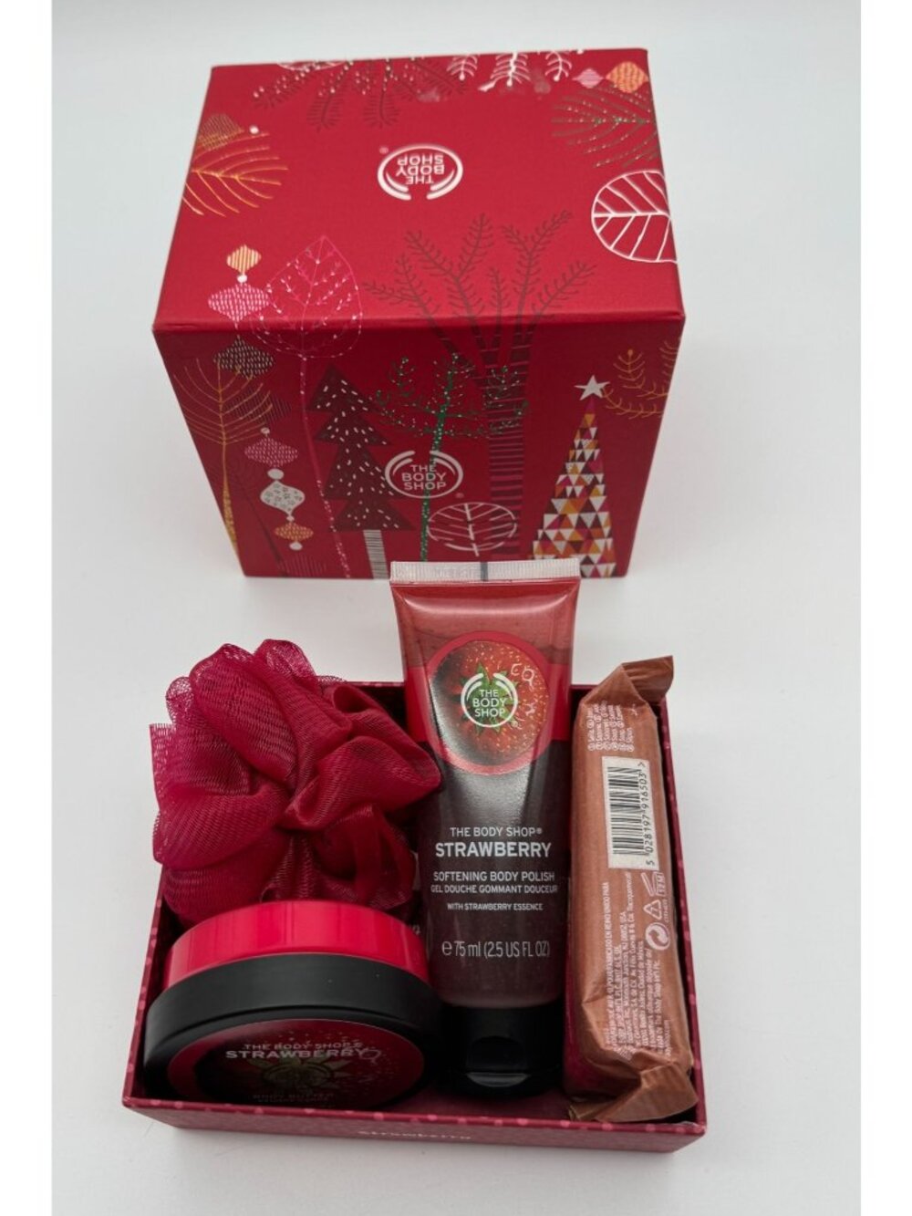 The Body Shop Strawberry 4 Piece Gift Set Bar Soap Body Polish Body Butter Pouf - Picture 2 of 6